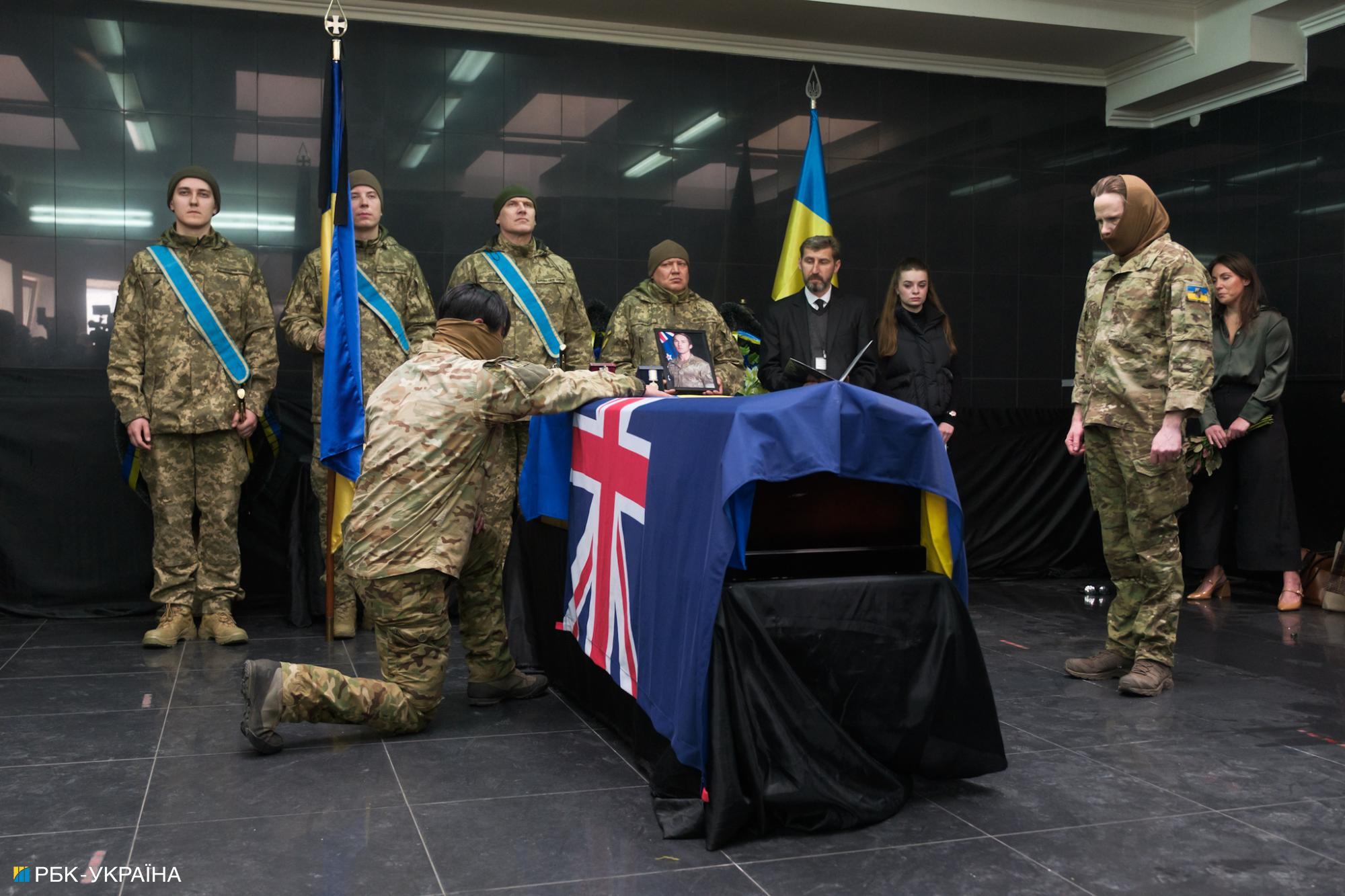 Віддав життя за Україну. У Києві попрощались із 28-річним бійцем з Нової Зеландії